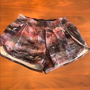 Lululemon Tracker Short V 4”